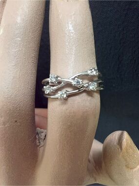 Five genuine diamonds white gold ring